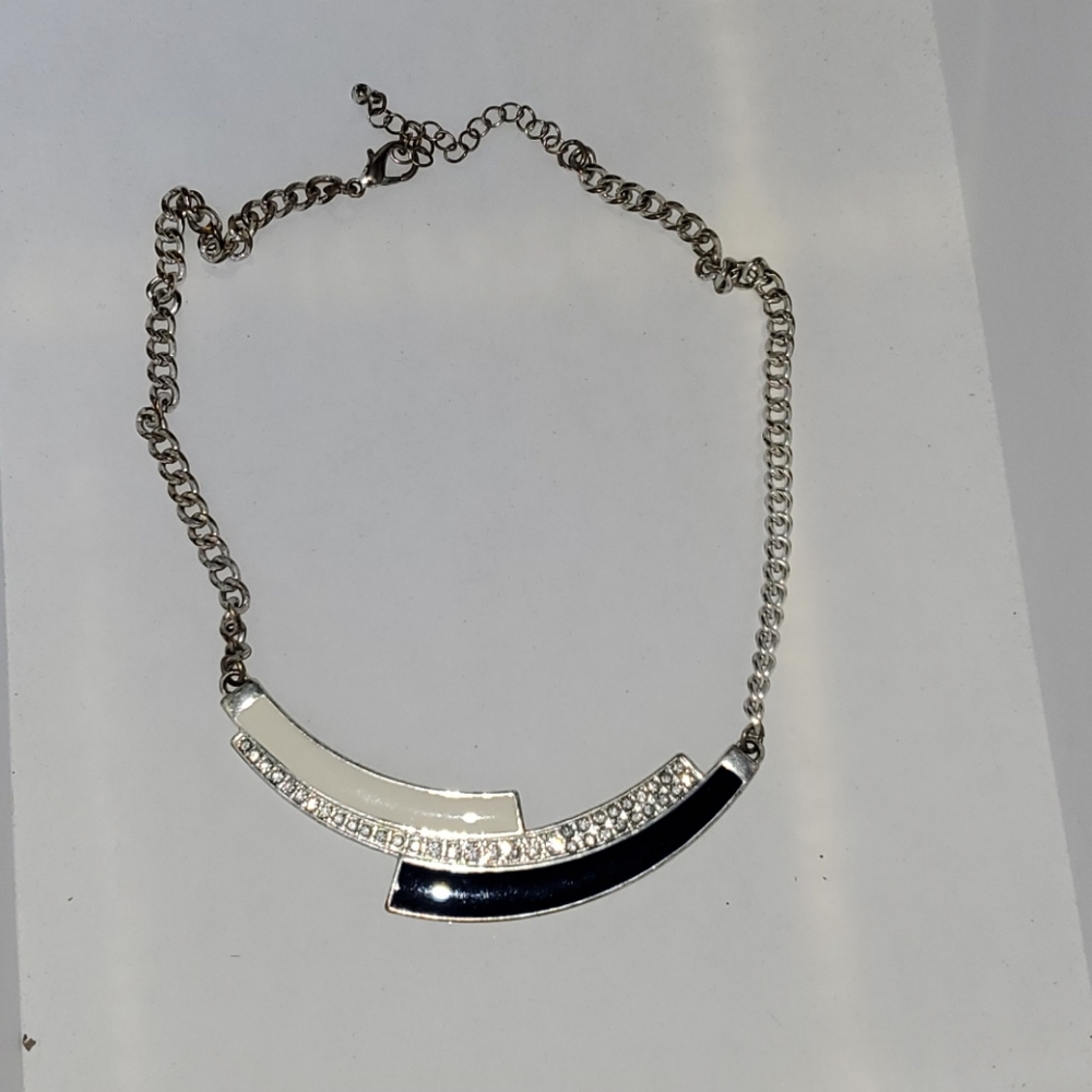 Chunky statement necklace